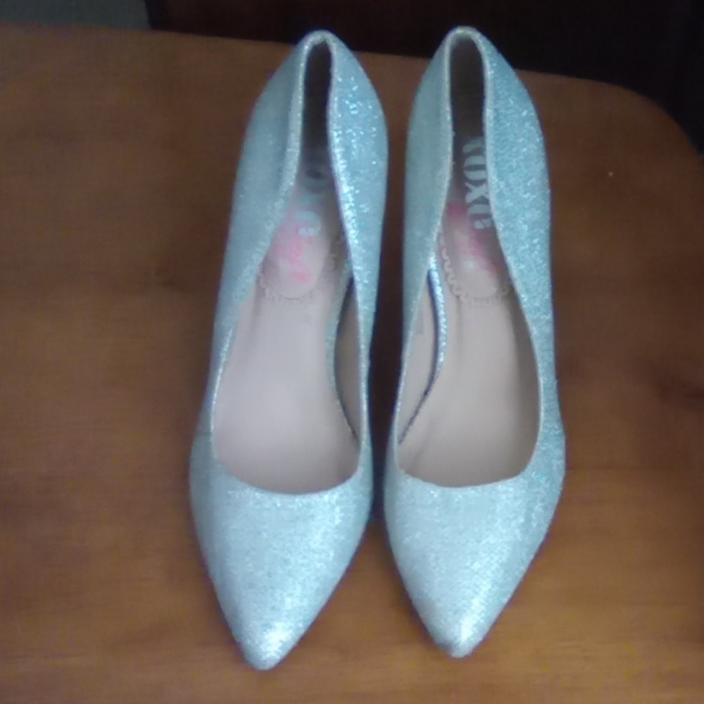 Heels - Picture 2 of 3